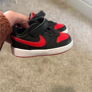 Nike Kids Sneakers in Black and Red